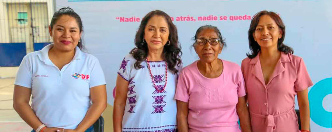 Entrega DIF Oaxaca lentes de vista cansada en municipios con alta marginación