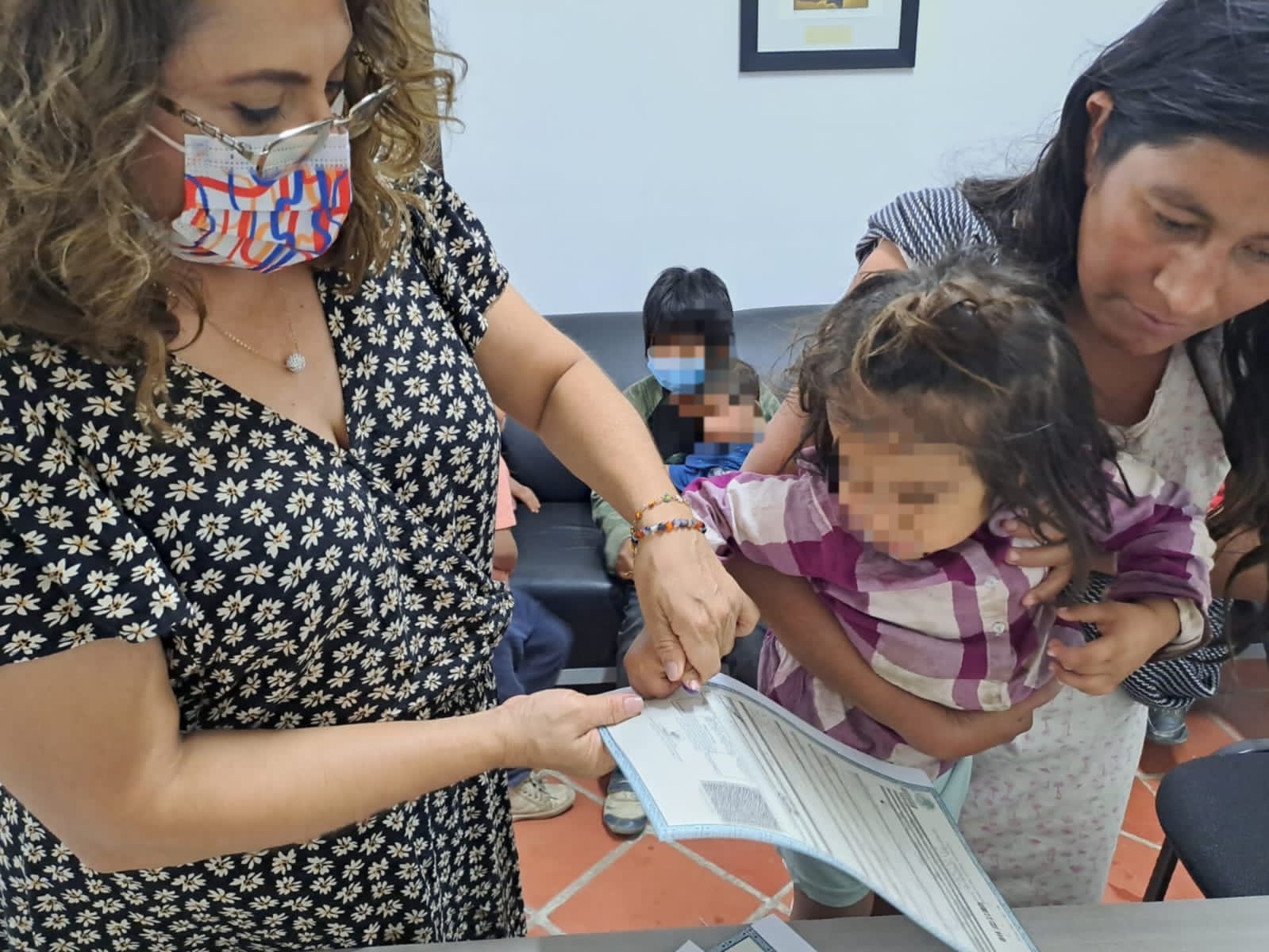 Atiende Registro Civil a familia vulnerable de Oaxaca