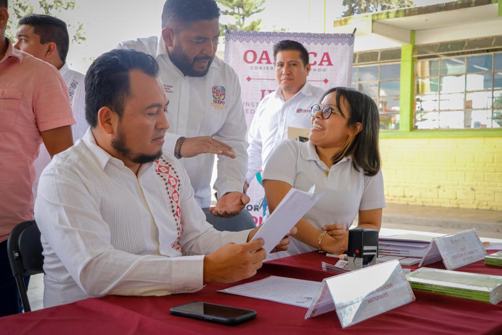 Brinda IEEPO puntal atención al sector educativo de la Mixteca