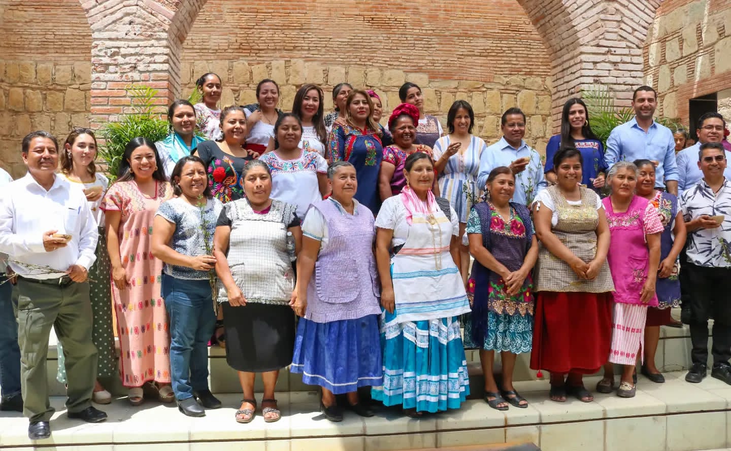 Cocineras tradicionales de Valles Centrales cautivan paladar de propios y visitantes