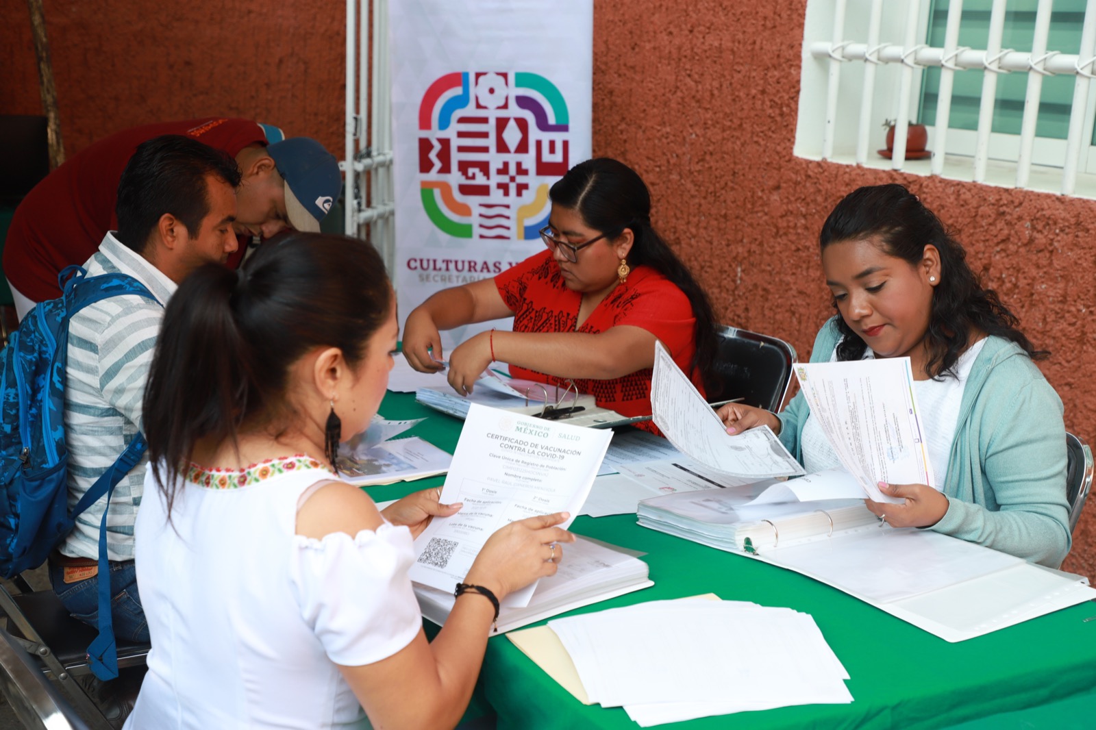 Recibe Seculta propuestas de delegaciones que buscan participar en la Guelaguetza 2023