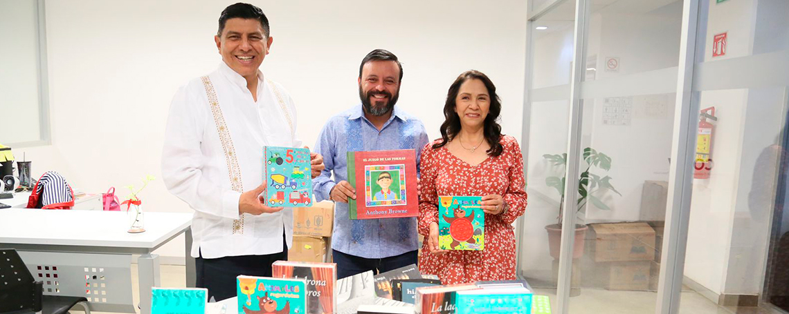 Recibe DIF Oaxaca los primeros lotes de libros para la unidad móvil de Minutos para Imaginar