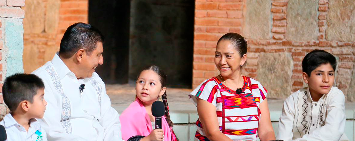 Gobernador Salomón Jara e Irma Bolaños Quijano conviven y dialogan con niñas y niños en el Jueves de Gozona