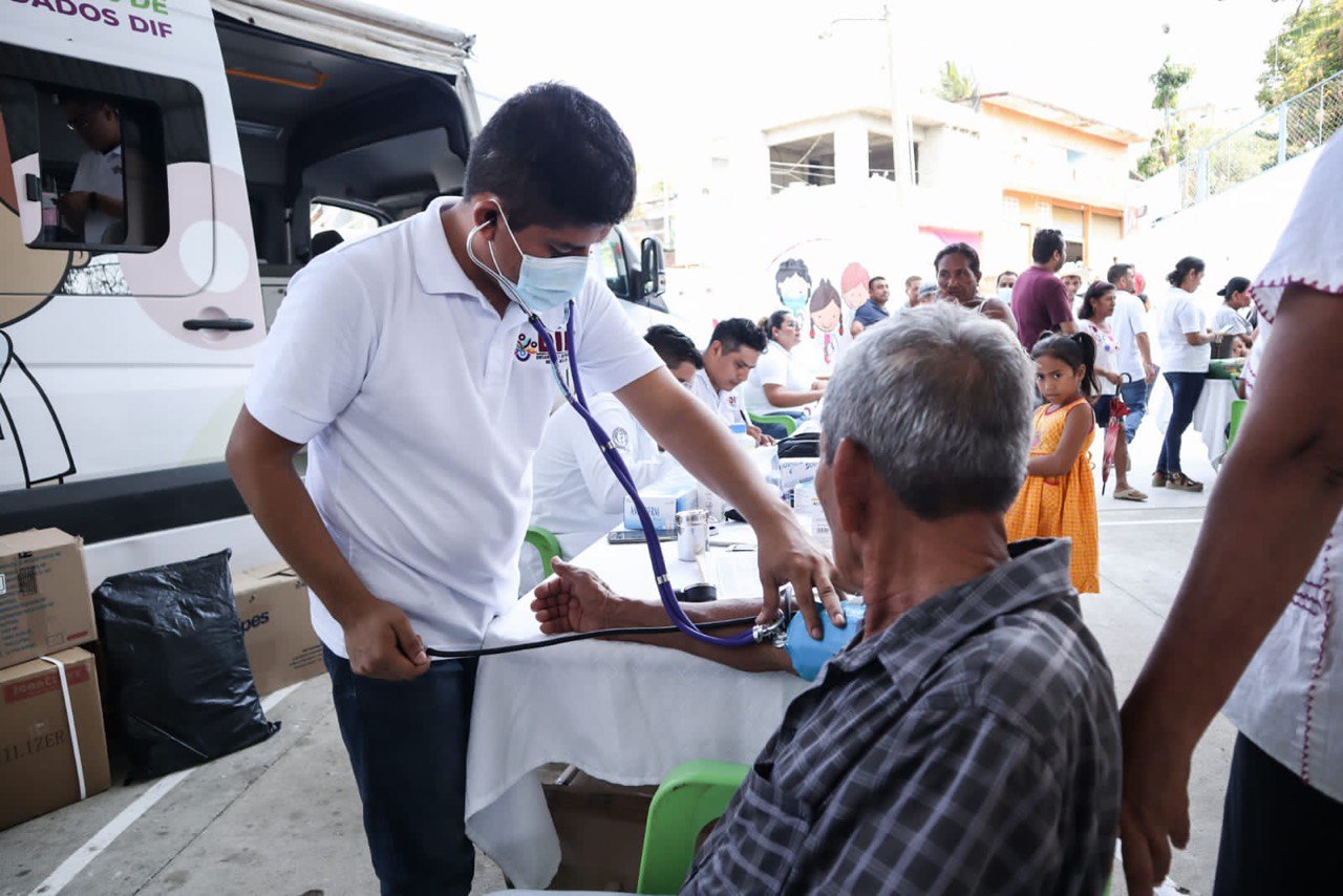 Llega la Caravana de Unidades de Cuidados DIF Oaxaca a la región Costa