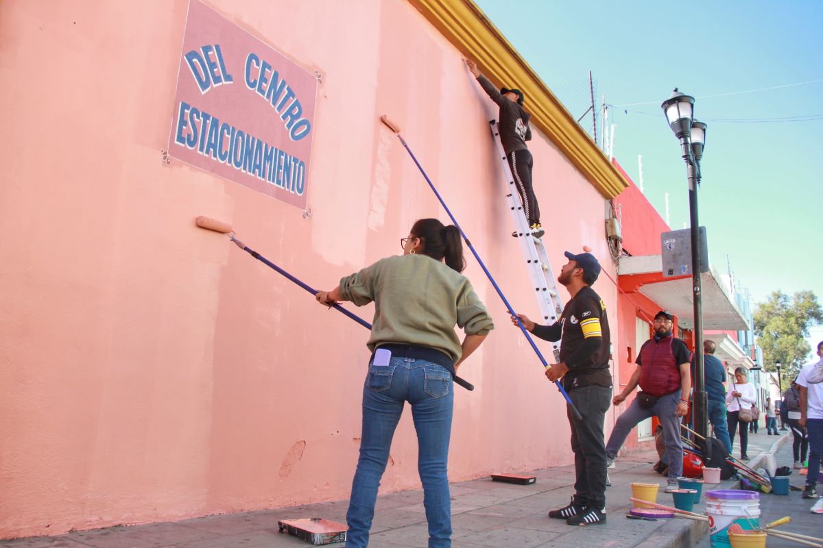  Con Tequio Bienestar embellecen el Centro Histórico, previo a la máxima fiesta oaxaqueña