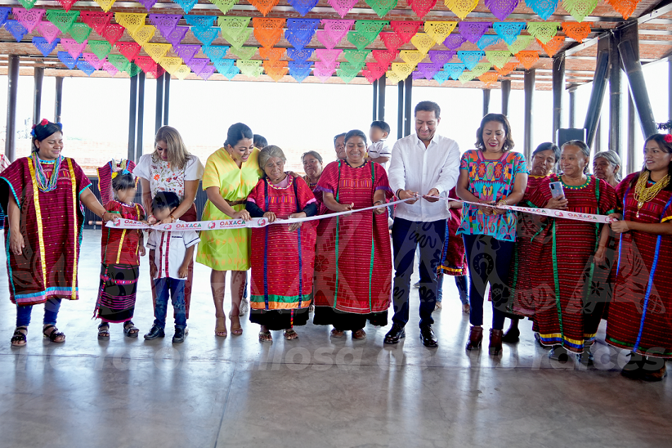 Inaugura Sectur Oaxaca Expo Venta Artesanal del pueblo Triqui