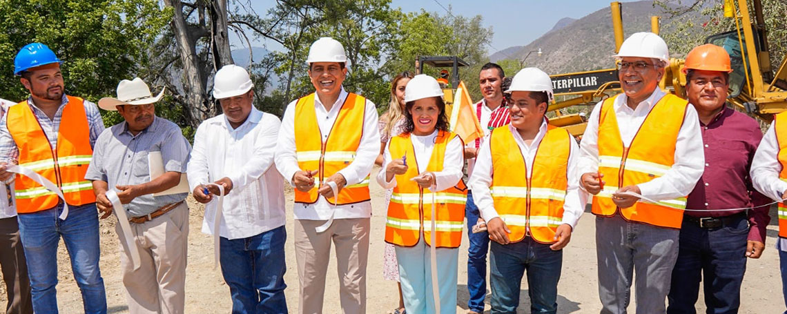 Atiende Salomón Jara demanda histórica de pobladores de Santiago Juxtlahuaca y Coicoyán de las Flores.