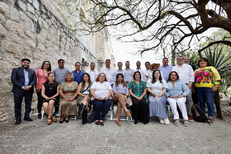 Logra Gobierno de Oaxaca importante acercamiento con Canadá para comercializar el mezcal