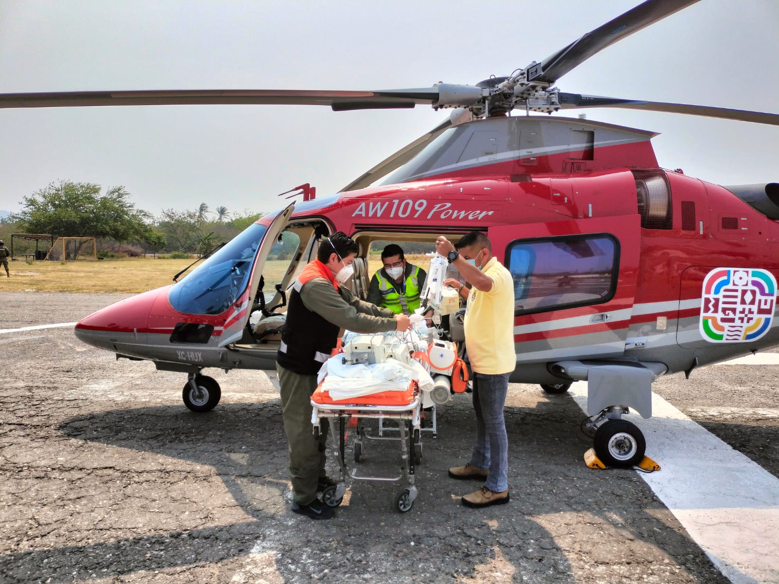 Realizan traslado aéreo de menor de edad para recibir atención médica