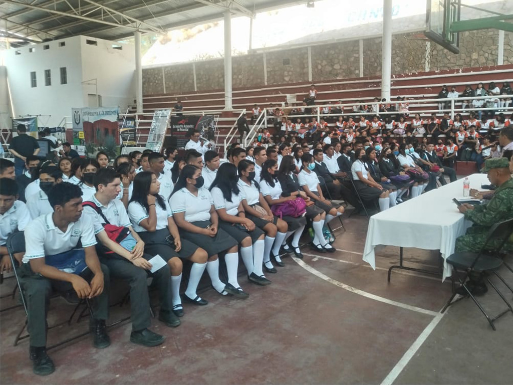 Incentivan a bachilleres a continuar sus estudios profesionales