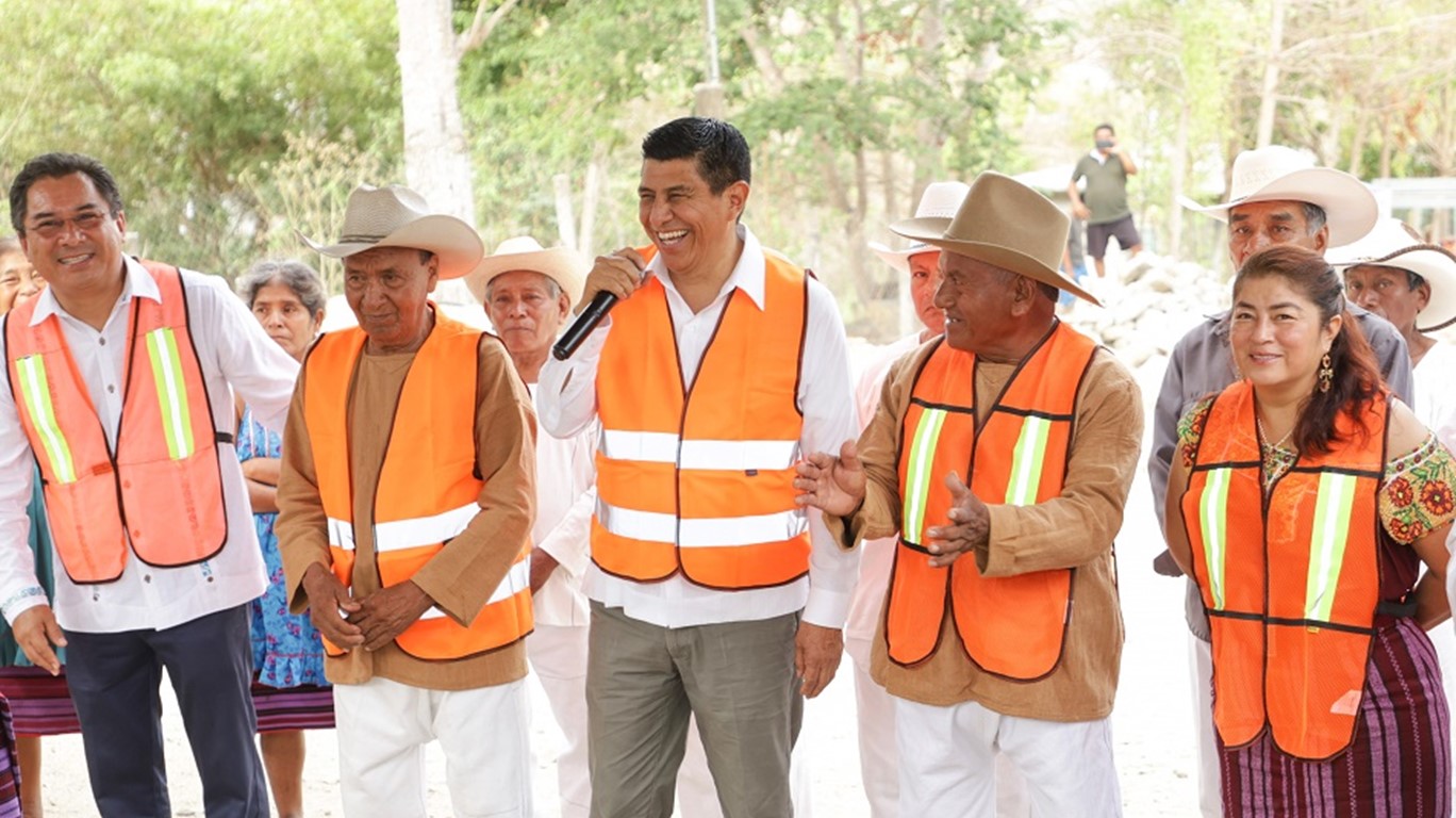 Inicia Salomón Jara pavimentación del camino a Santa María Jicaltepec con inversión de 17.6 mdp