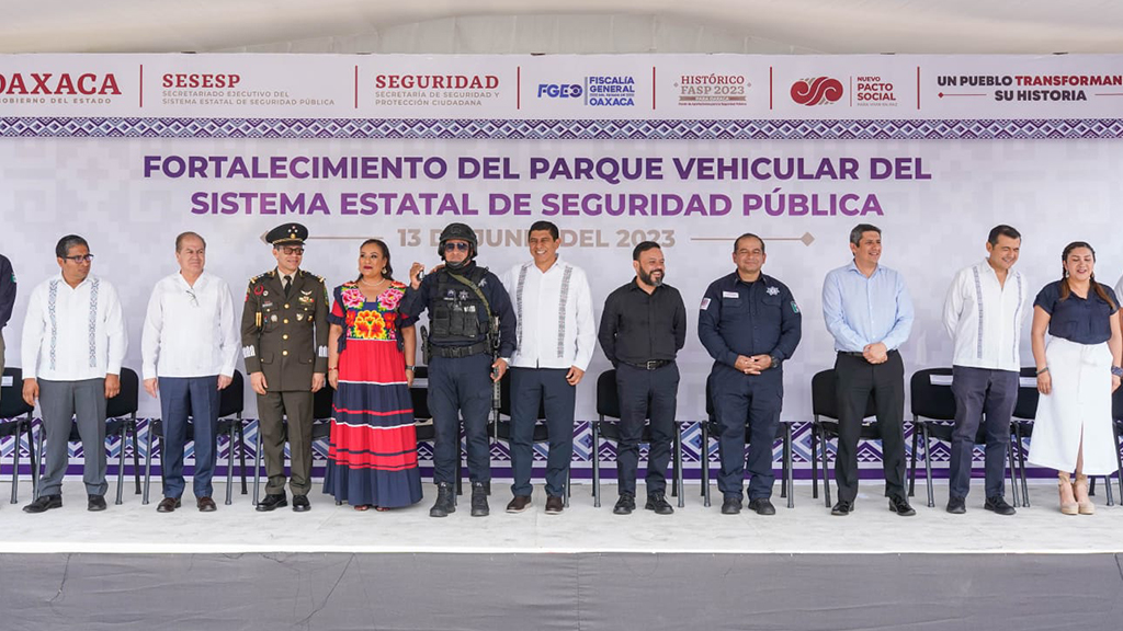 Entregan 212 vehículos para garantizar la seguridad a la ciudadanía oaxaqueña