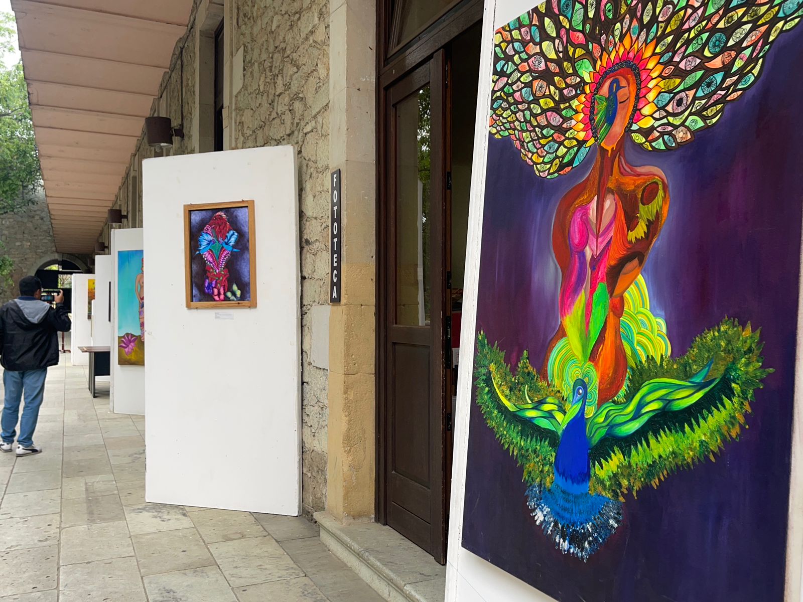 Mujeres privadas de la libertad participan en exposición pictórica
