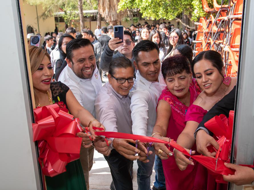 Con aula de medios se moderniza el Plantel 27 del Cobao de Miahuatlán