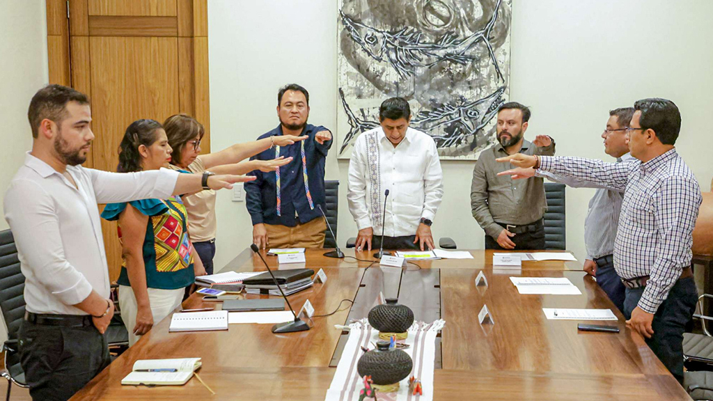 Instala Gobernador Salomón Jara Cruz Junta Directiva del IEEPO