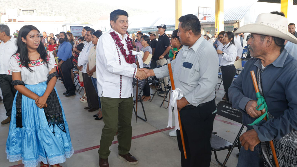 Resarce Gobierno de Oaxaca rezago histórico en San Miguel Tlacotepec
