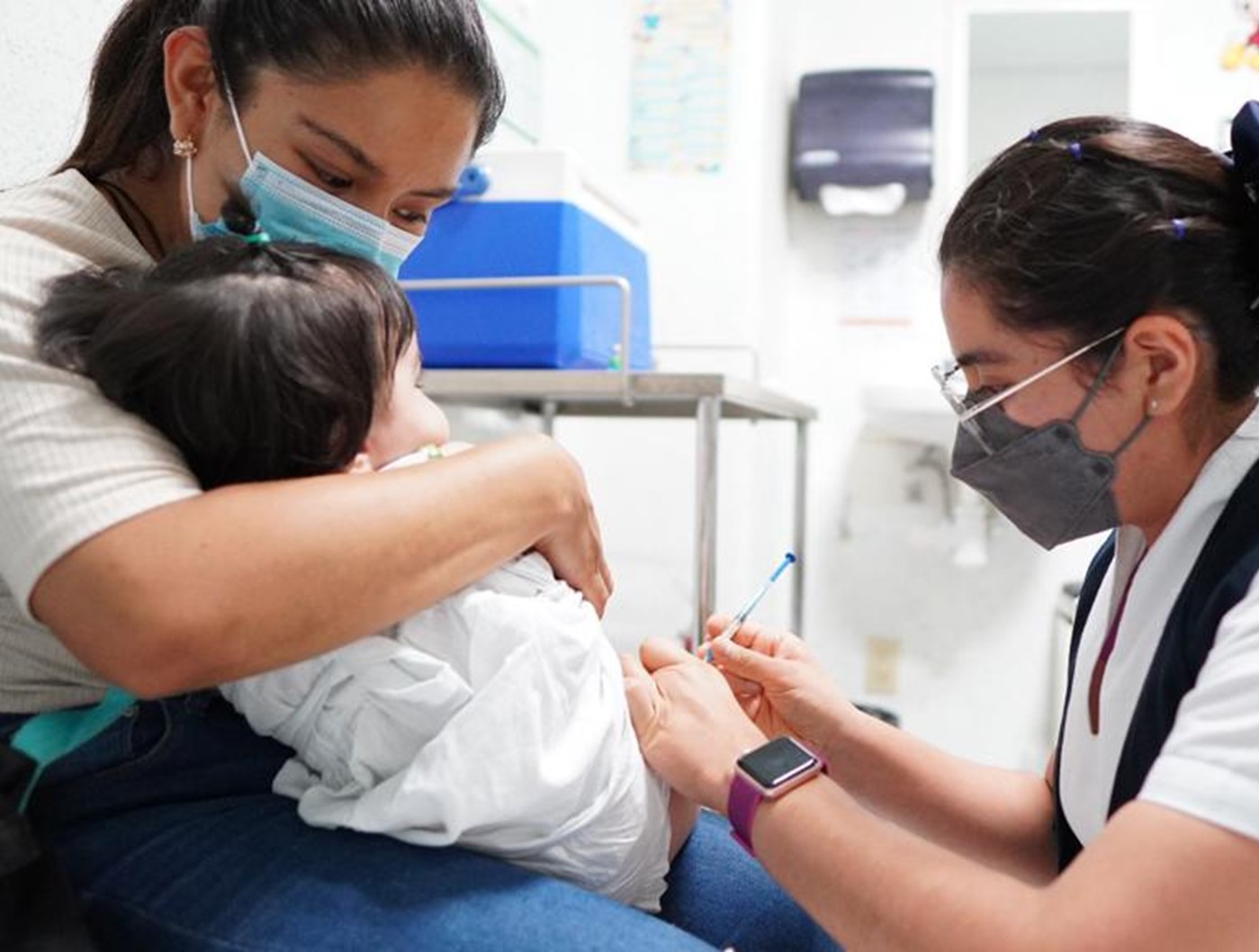 Llama SSO a familias a completar el esquema de vacunación de niñas y niños