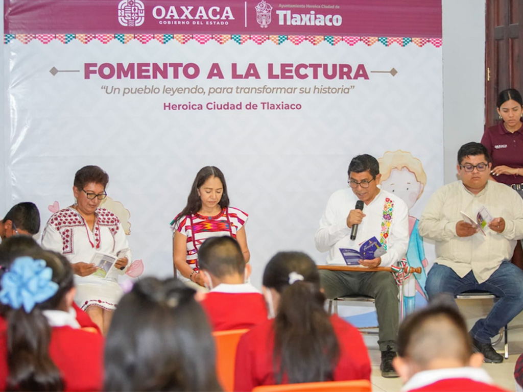 Realiza Salomón Jara círculo de lectura con estudiantes de Tlaxiaco