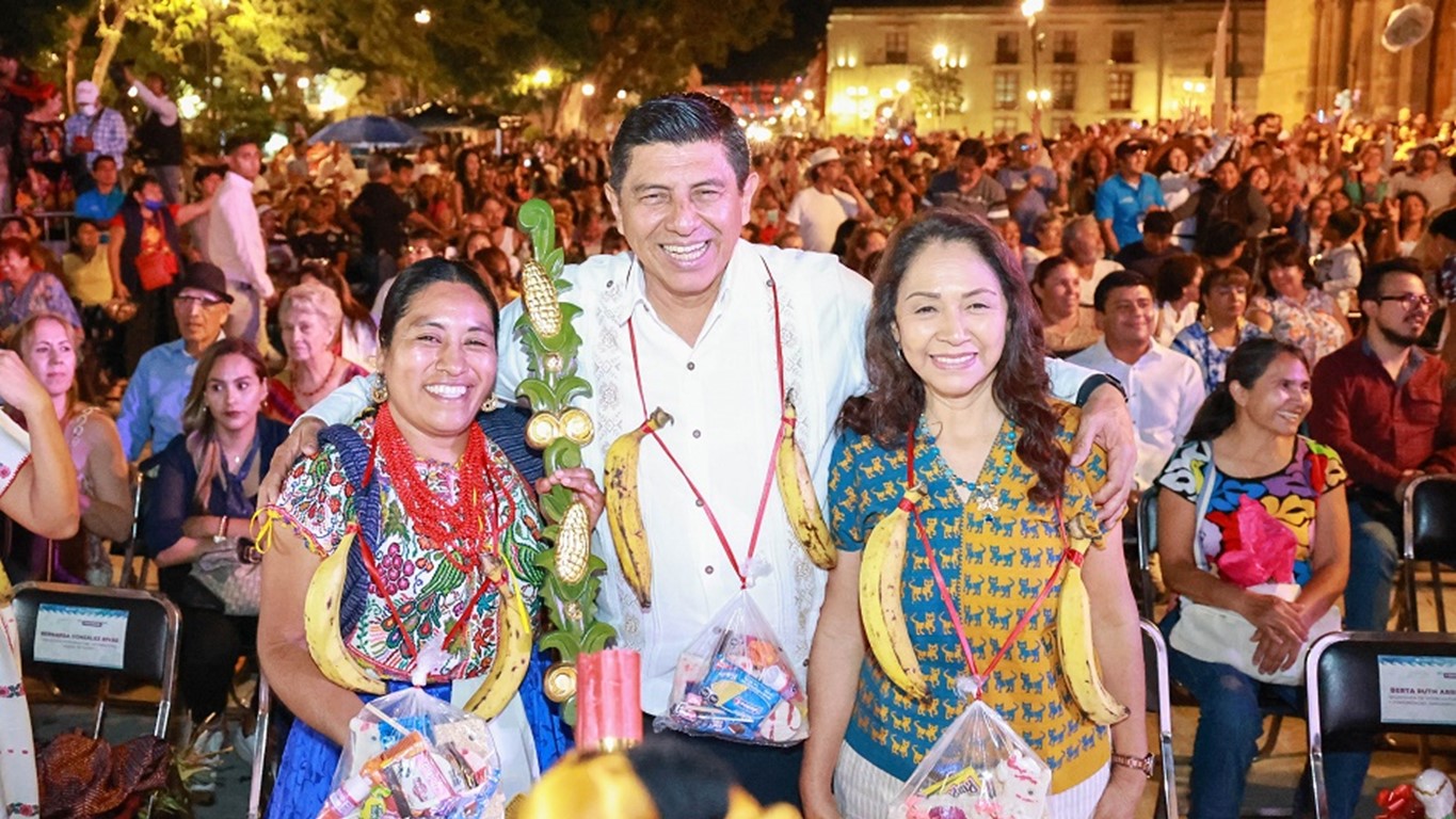 Cautivan en la Alameda de León las Expresiones Artísticas y Culturales de los pueblos de Oaxaca