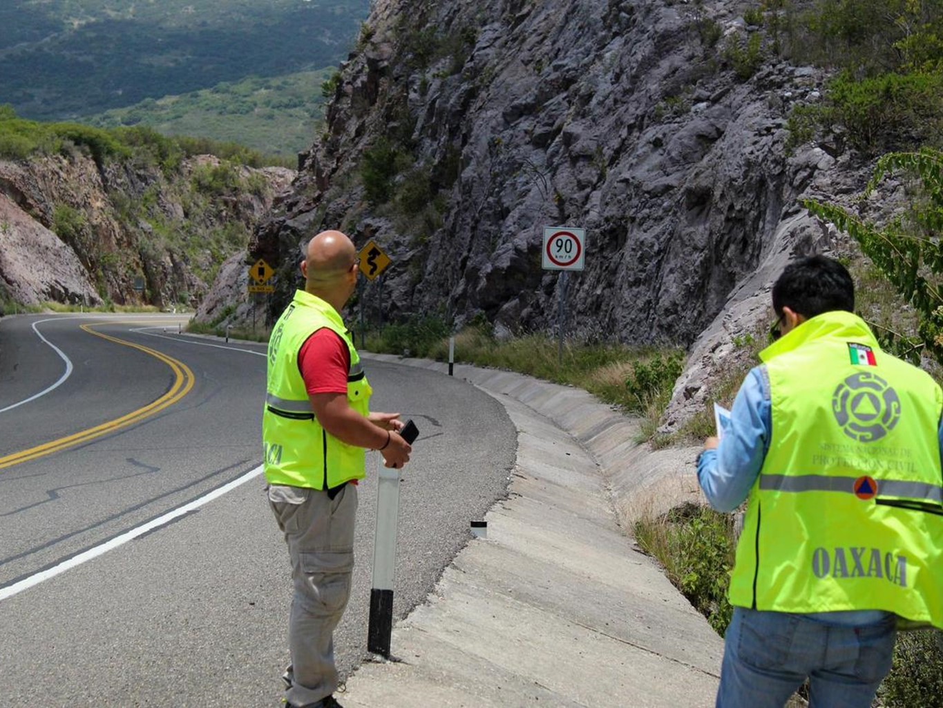 Supervisa Protección Civil carretera Mitla-Tehuantepec para su evaluación y factibilidad