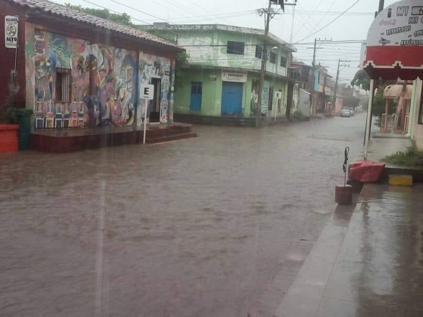 Mantiene Protección Civil monitoreo en las regiones afectadas por la onda tropical número 9