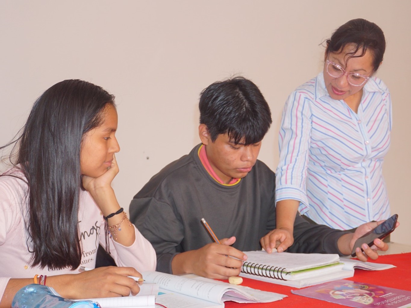 Invita IEEA a personas adultas iniciar o concluir su educación básica