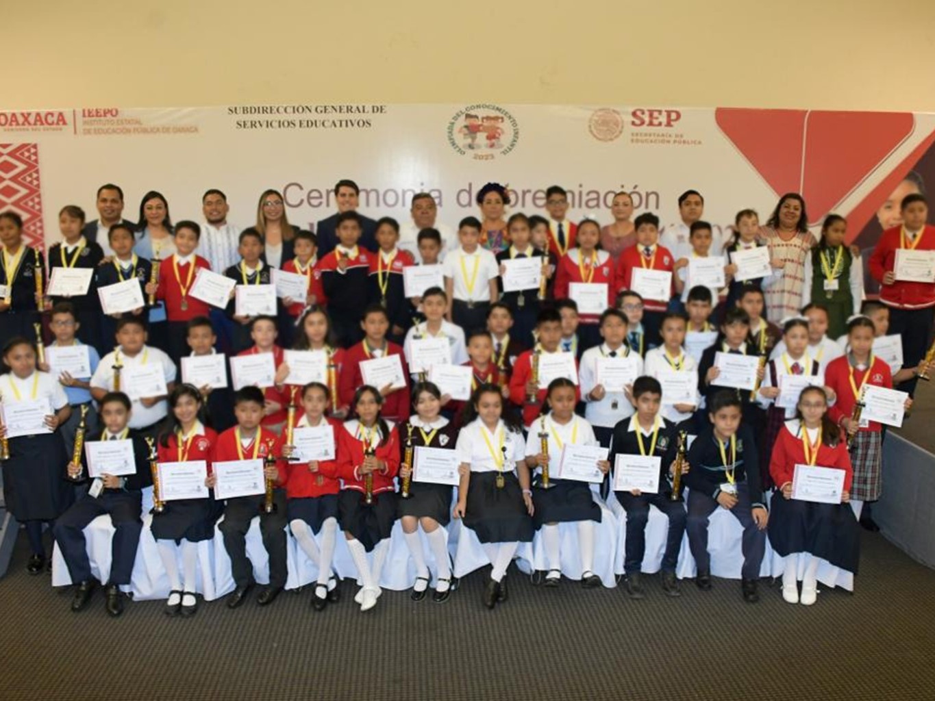Entrega IEEPO premios a ganadores de la Olimpiada del Conocimiento Infantil 2023