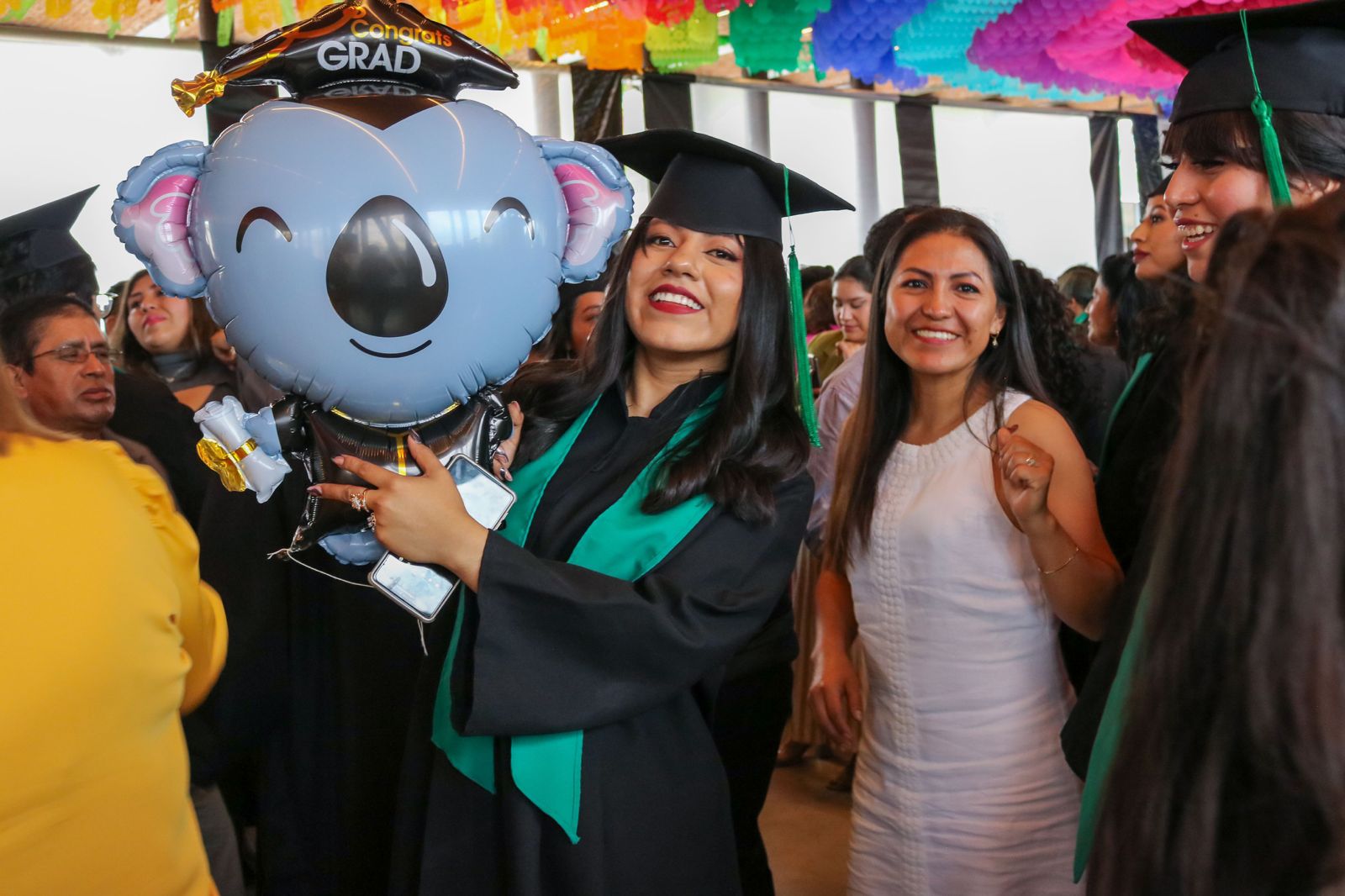 Egresan 326 jóvenes profesionistas de la UTVCO