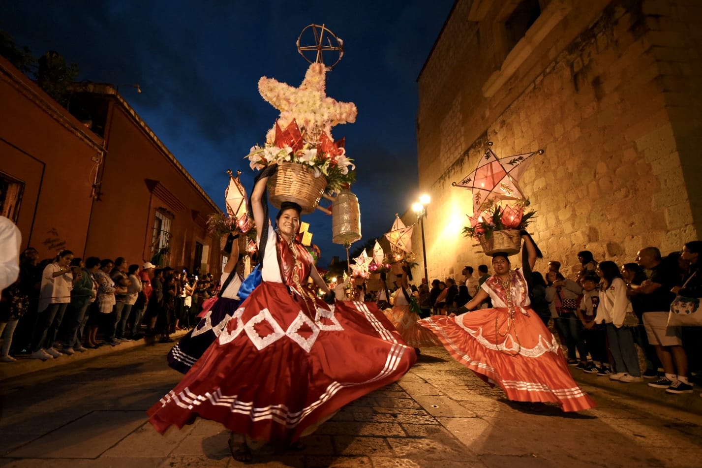 Gran éxito en el Tercer Convite de la Guelaguetza 2023; miles de personas disfrutan de los bailes de 7 delegaciones