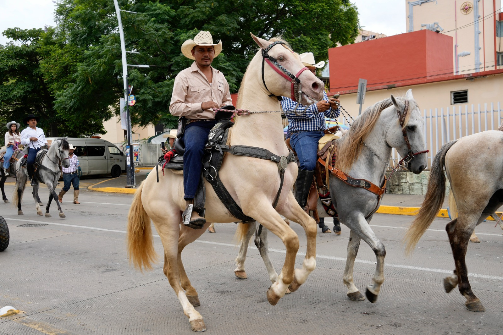 Más de mil jinetes participan en la Sexta Cabalgata de la Guelaguetza 2023