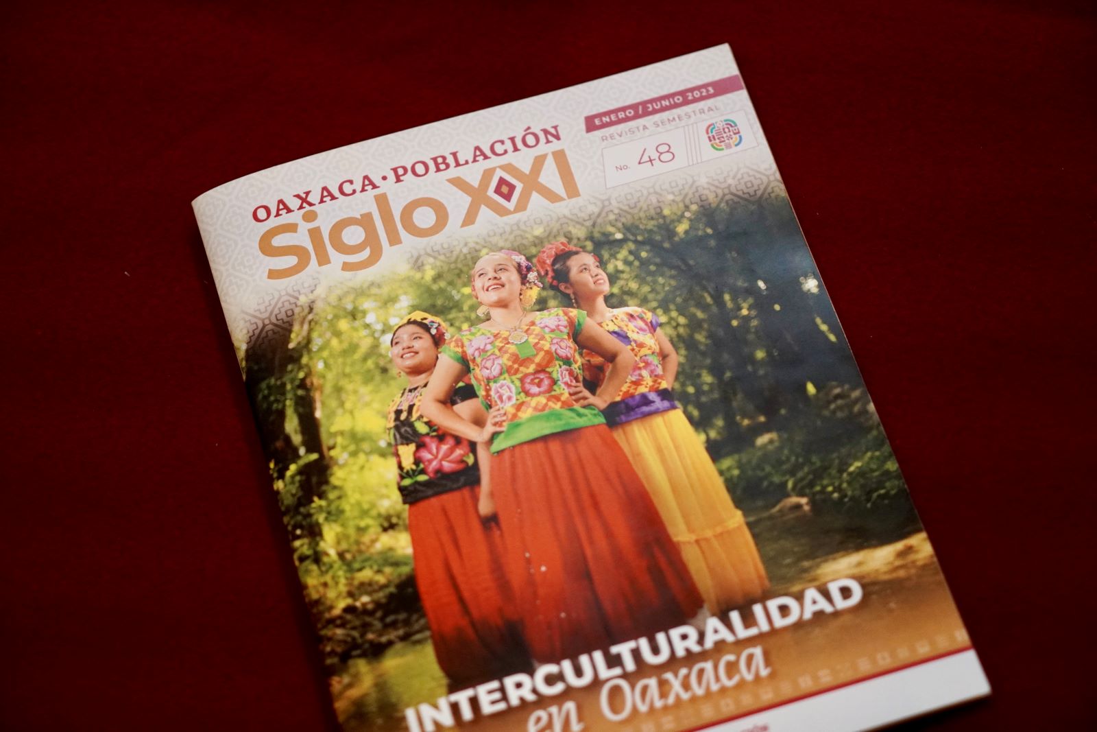 Presentan revista Oaxaca Población Siglo XXI con el tema Interculturalidad en Oaxaca
