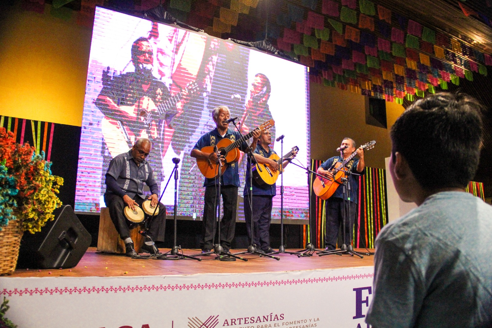 Activa participación de artesanos y visitantes en actividades de la Feria Artesanal Guelaguetza 2023