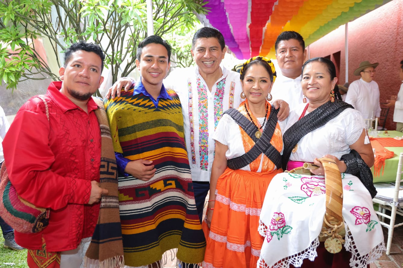 Con algarabía, música y folclore estrechan lazos en la Comida de la Hermandad