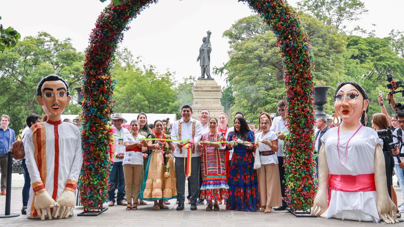 Inauguran Tianguis Gastronómico Desde mis raíces con sus sabores
