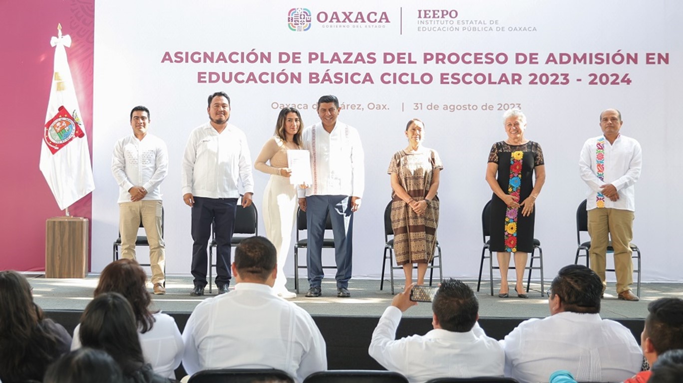 Entrega Gobierno del Estado mil 639 plazas a normalistas, resultado del compromiso con la educación de la niñez