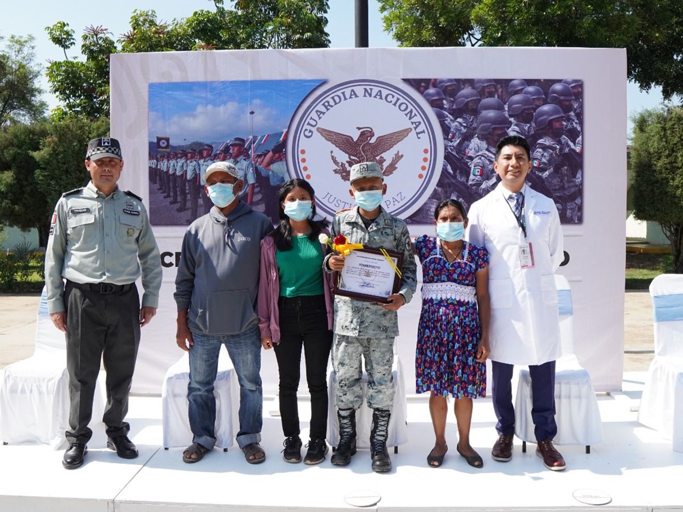 Julio Cesar, adolescente con leucemia, cumple sueño como Guardia Nacional por un día