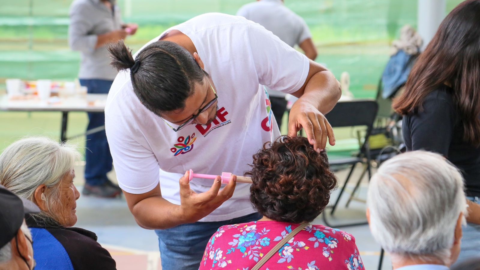 Suman esfuerzos DIF Oaxaca y Monte de Piedad para mejorar la salud de personas con discapacidad auditiva