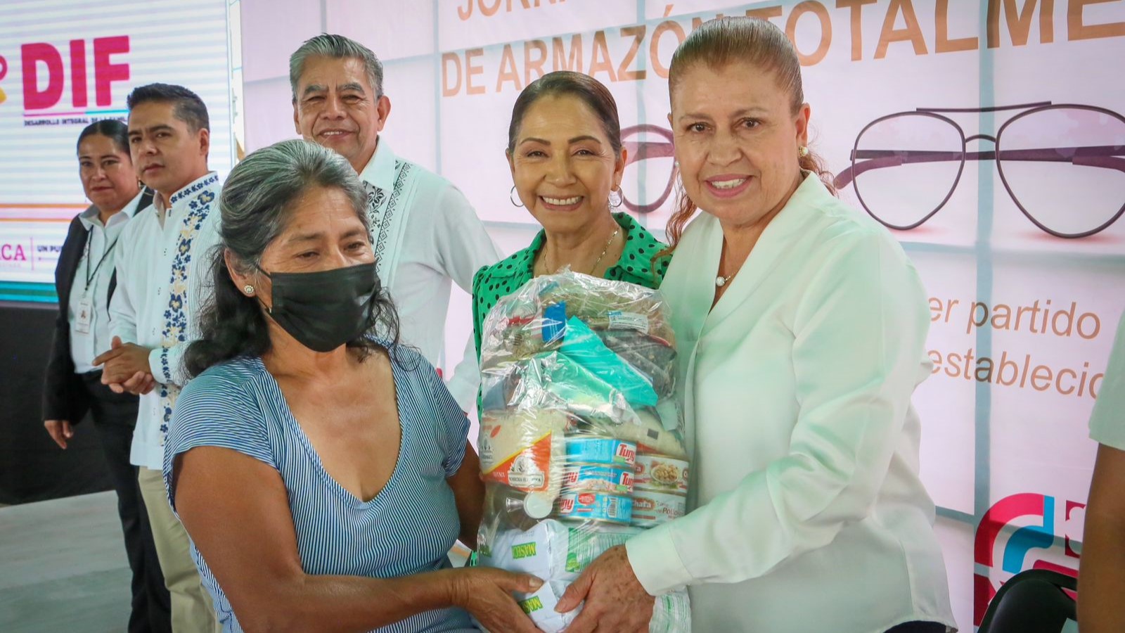 Mejora DIF Oaxaca alimentación de quienes más lo necesitan en la Villa de Zaachila