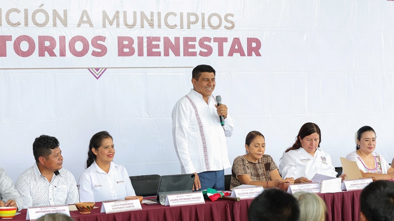Ofrece Salomón Jara trabajo e inversiones para que Santa Lucía Miahuatlán despunte en desarrollo