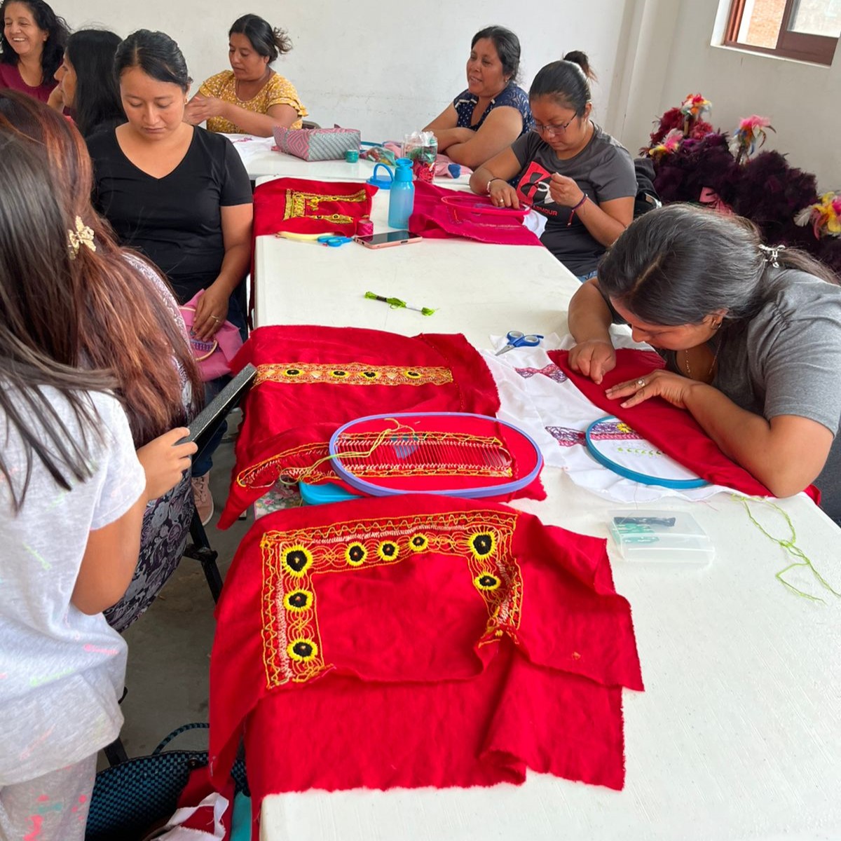 Impulsa Icapet el autoempleo y rescate de técnicas de bordados en Ocotlán