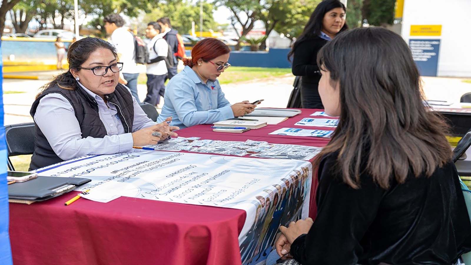 Ofertan 450 vacantes para promover la inclusión laboral de la juventud oaxaqueña