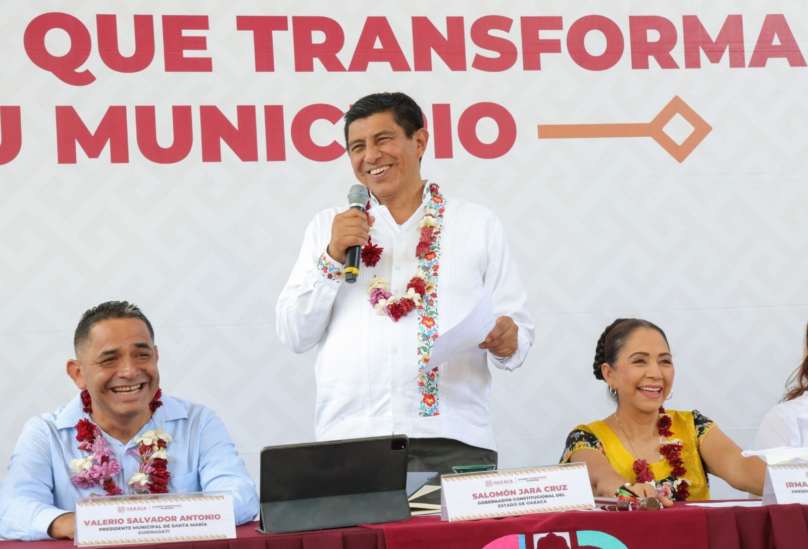 Impulsa Salomón Jara acciones para revertir rezagos en Guienagati y Laollaga
