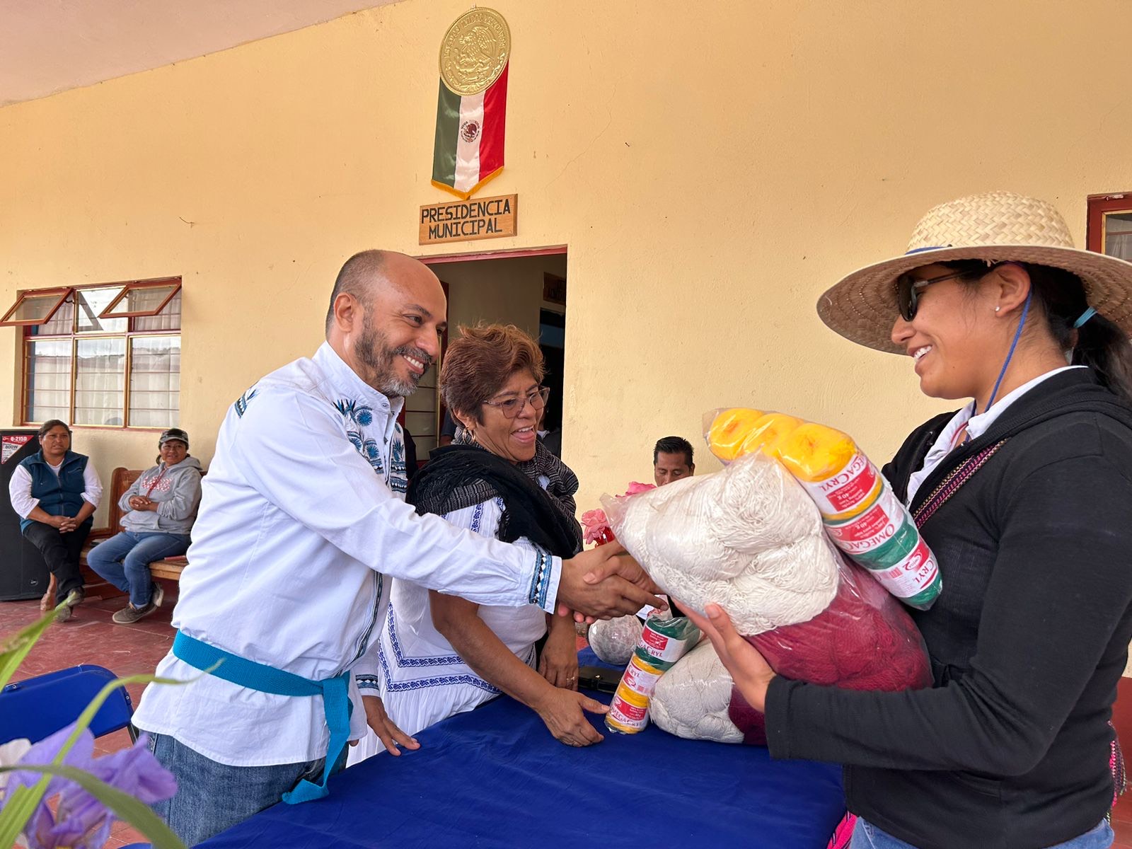 Activan acciones de rescate de artesanía textil en la Mixteca