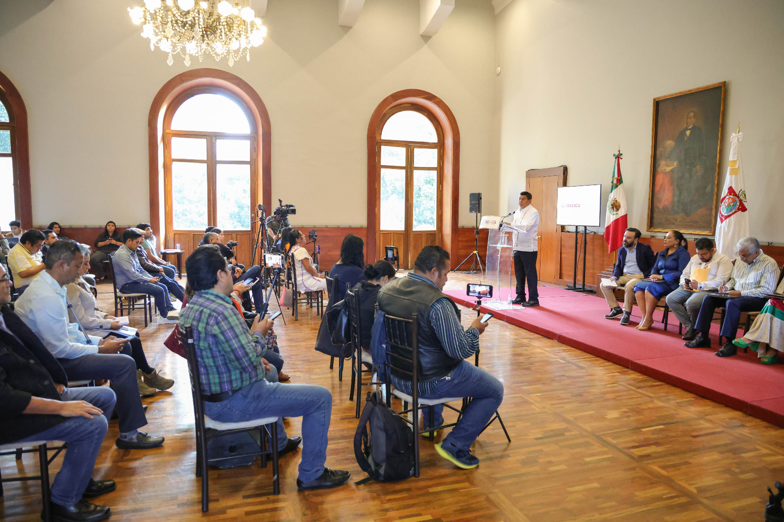 Gobiernos estatales que detengan distribución de libros de texto gratuitos, violentan el interés superior de la niñez: Salomón Jara