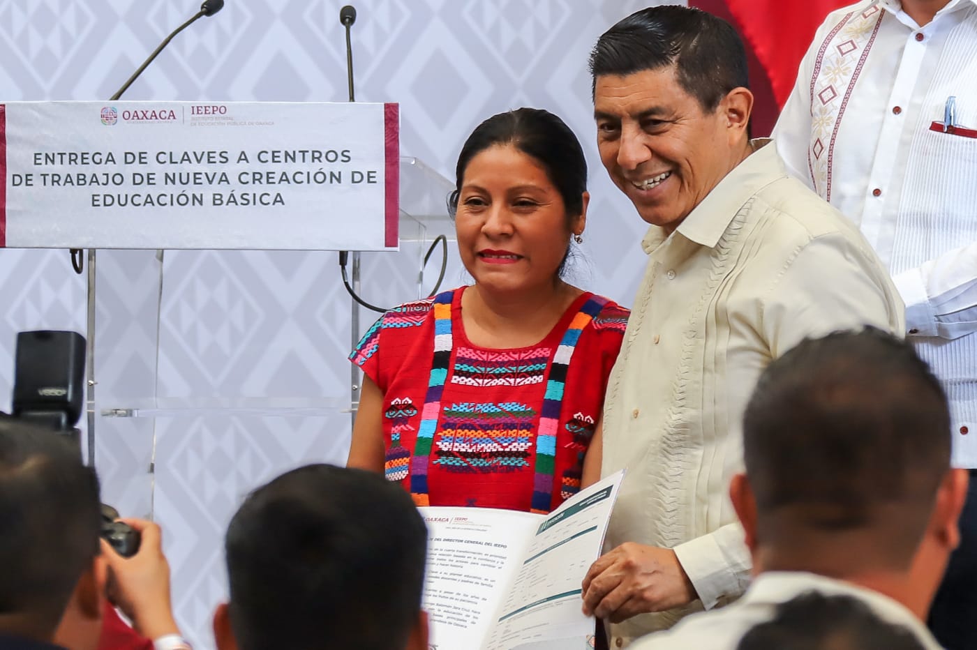 Gobierno, magisterio y sociedad, un gran frente a favor de la educación de Oaxaca: Salomón Jara Cruz