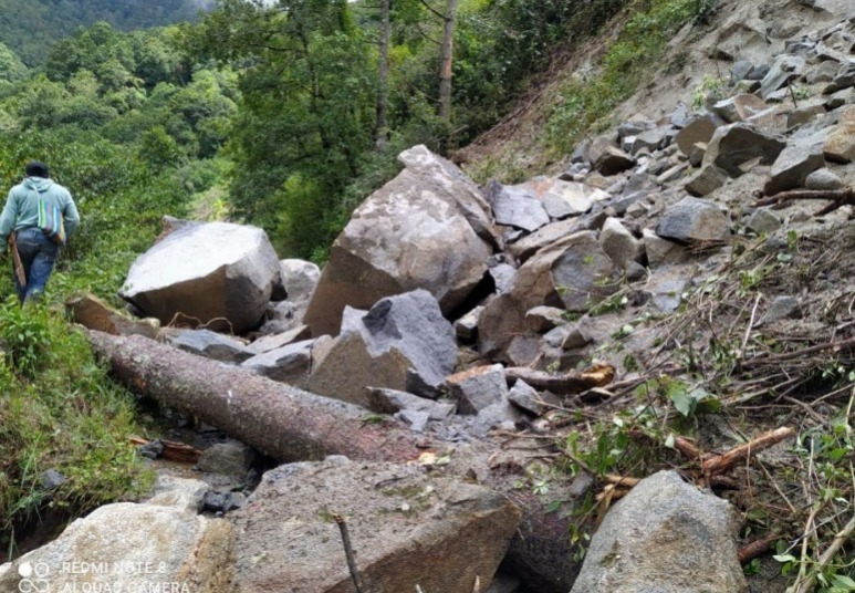 Realiza Cabien trabajos de mantenimiento en caminos afectados por lluvias en Oaxaca