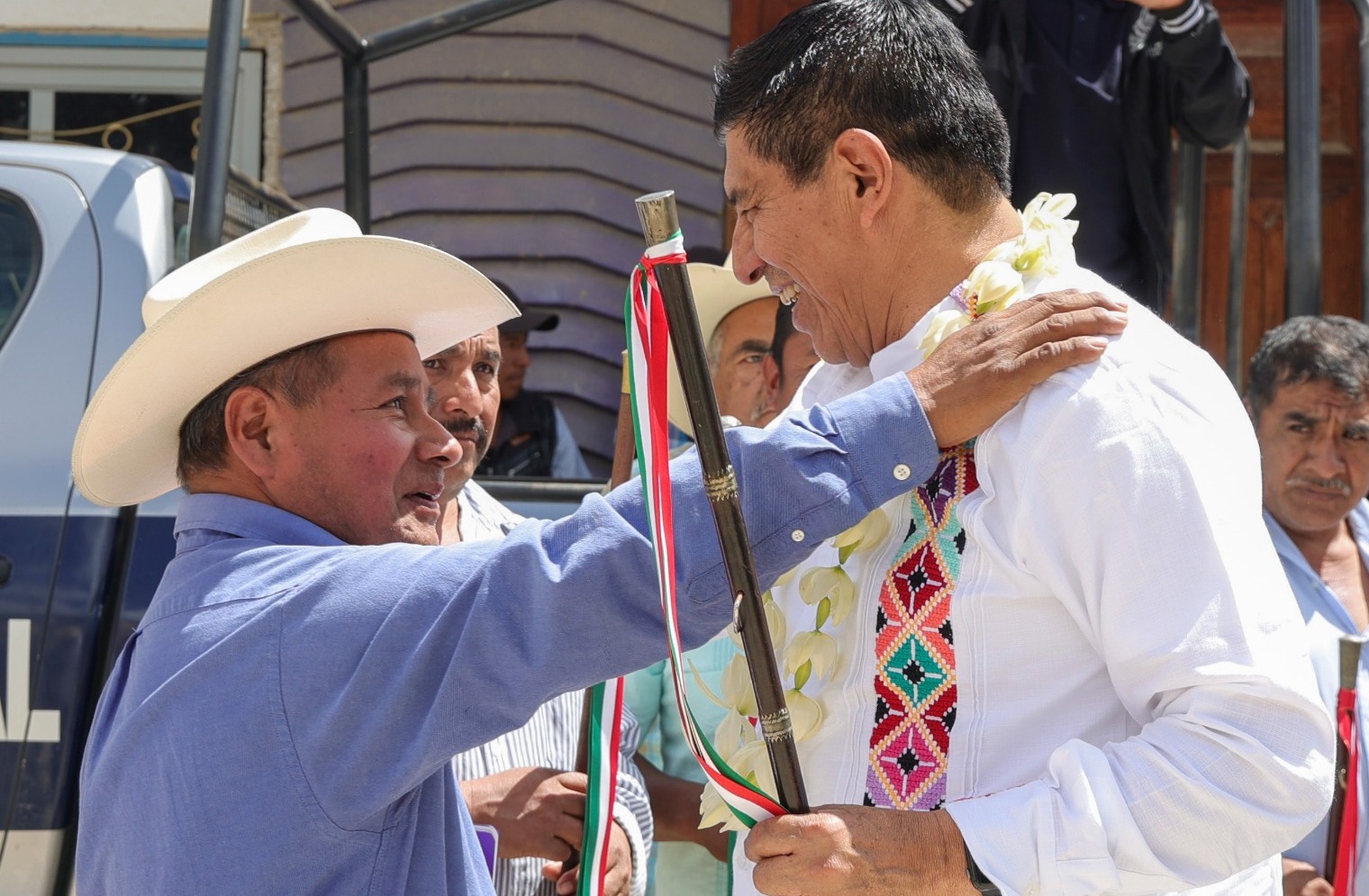 Refrenda Salomón Jara compromiso para sacar del abandono a los municipios más marginados de la entidad