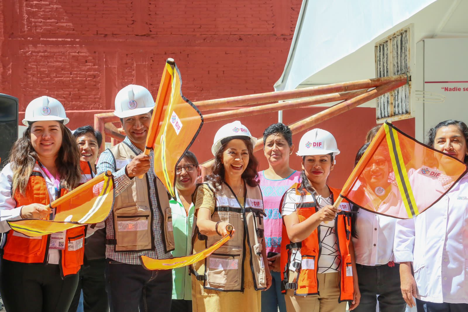 Arranca DIF Oaxaca construcción de un domo en el CAIC número 1