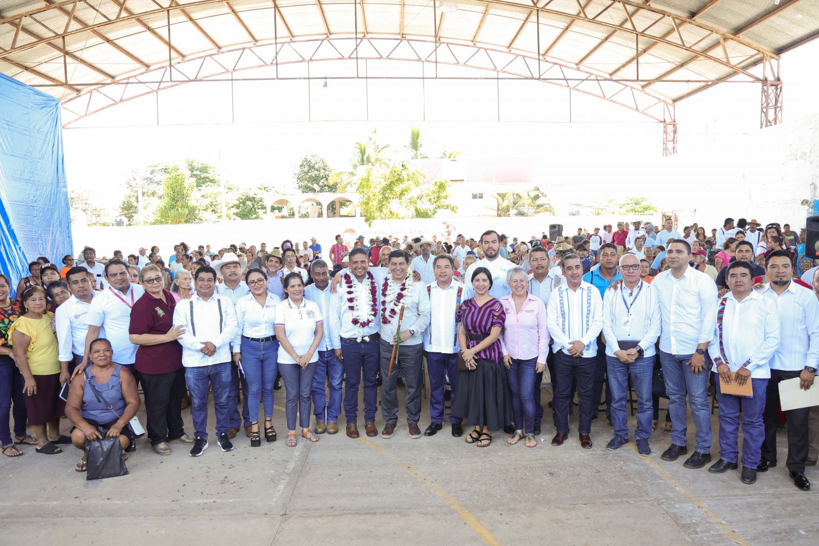 Impulsa Gobierno de Oaxaca acciones en Santiago Llano Grande para mejorar condiciones de vida de sus habitantes