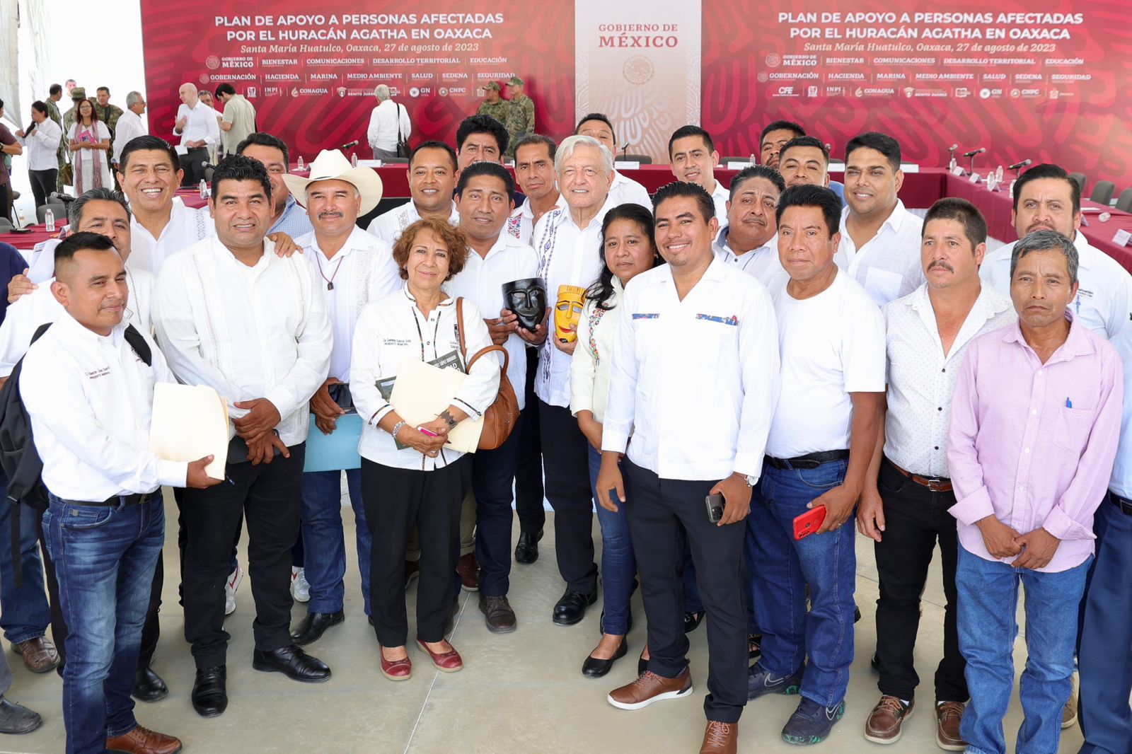 Evalúan avances del Plan de Apoyo a Personas Afectadas por el Huracán Agatha